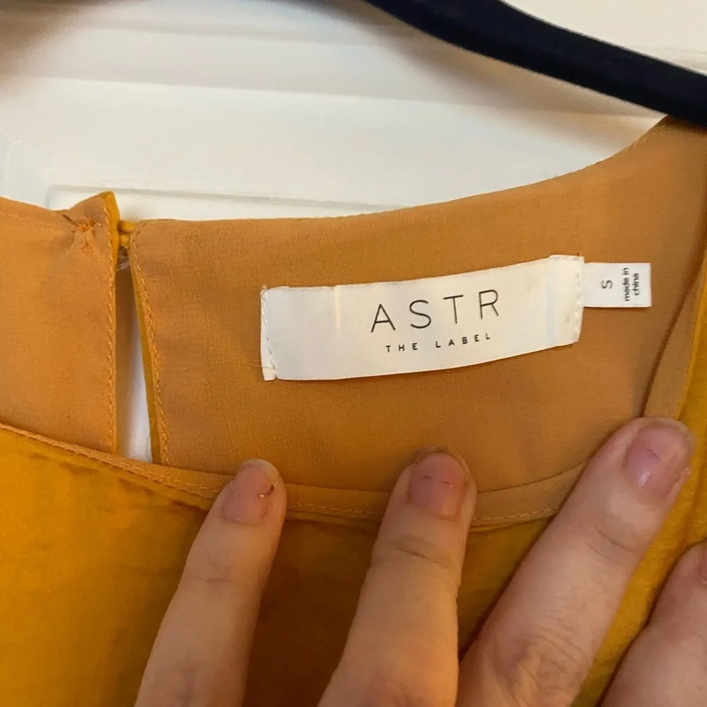 ASTR the Label Mustard Yellow Ruched Puff Sleeve Blouse, Women’s Small